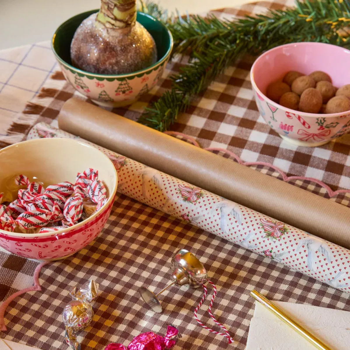 Melamine Bowl with Candy Cane Print – Medium – 23.7 fl oz Please note: this piece ships within 2 weeks.