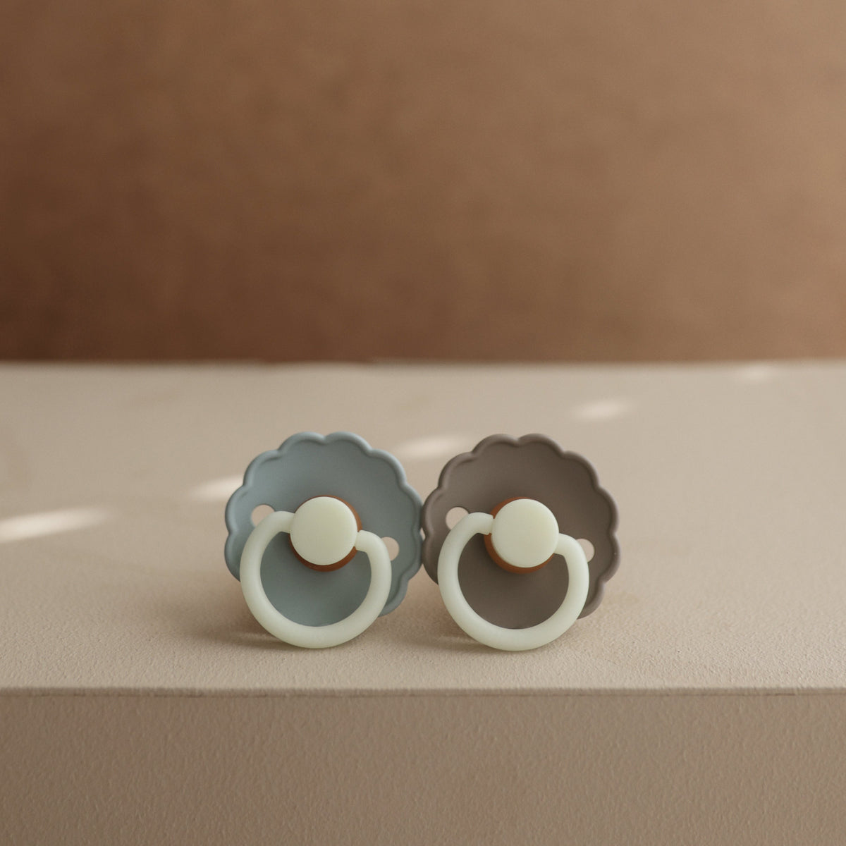 FRIGG Daisy Night Silicone Pacifier 2-Pack