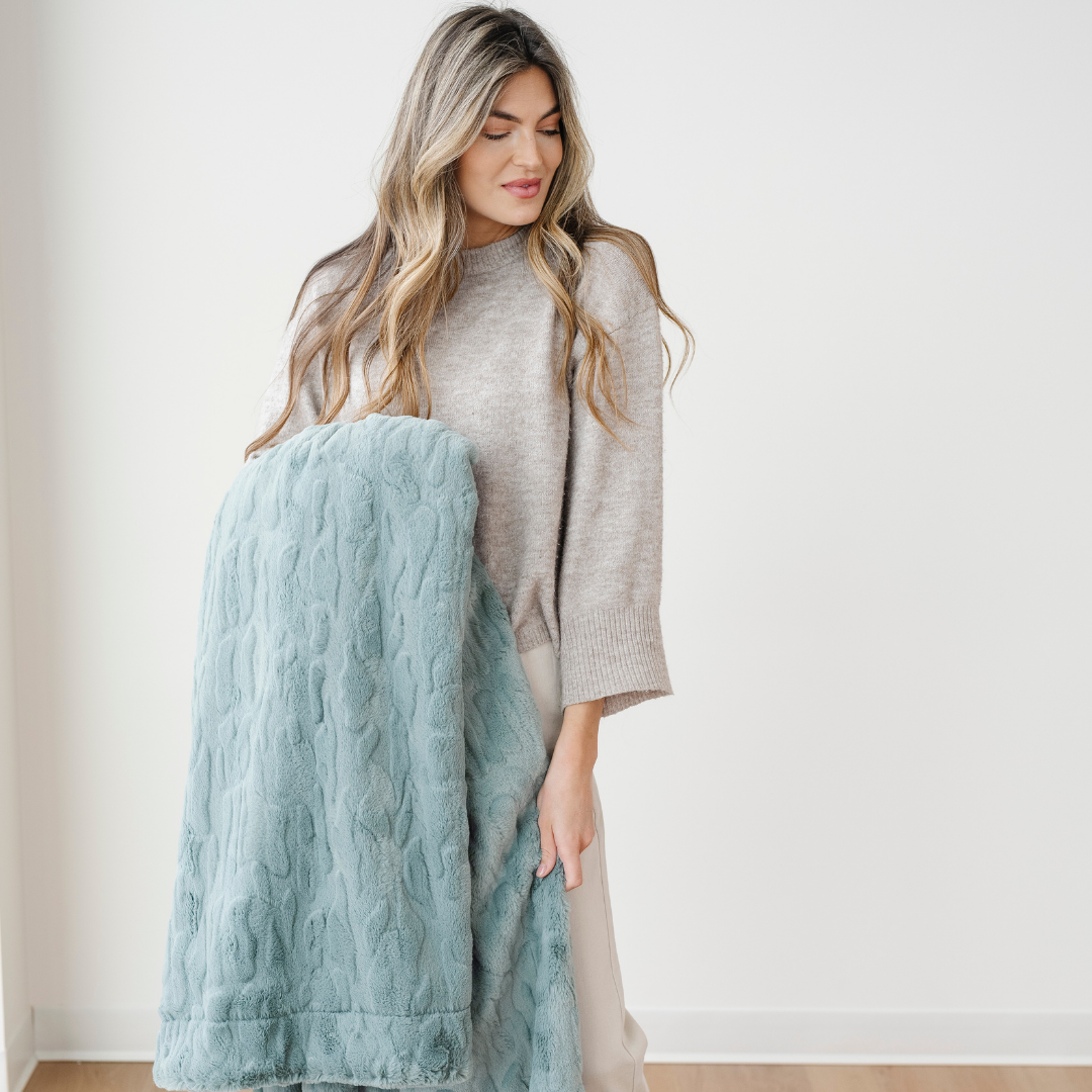 PATTERNED FAUX FUR XL THROW BLANKETS