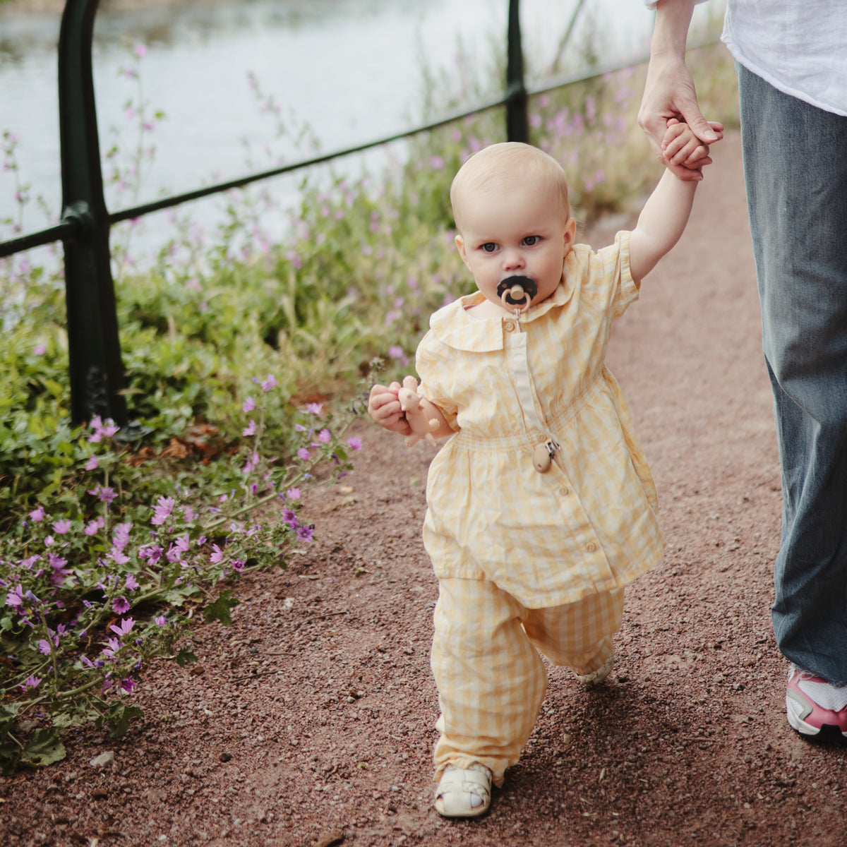 FRIGG Daisy Natural Rubber Pacifier 2-Pack