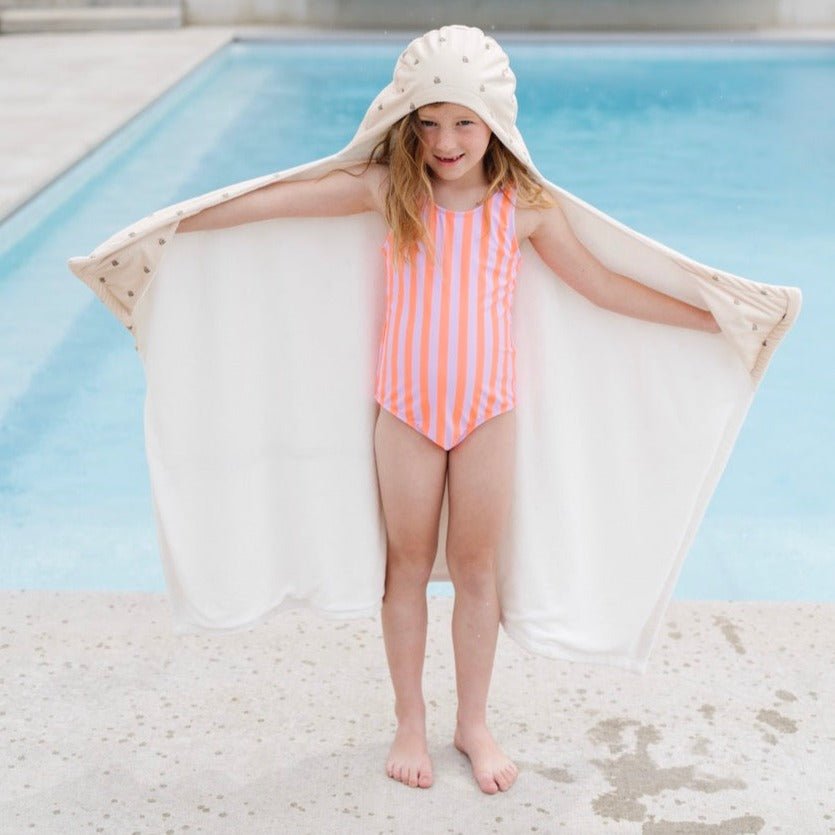 HOODED TOWELS